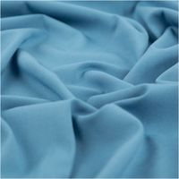 94928-Viskose-Stoff-Stretch-Viskosejersey-Rosella-uni-blau-1-40m-Breite-IMG-5848.jpg Viskosejersey mit Stretch in frischem Hellblau – uni, weich fallend und angenehm elastisch. Als Rolle aufgewickelt präsentiert. Breite: 1,40 m. Ideal für Kleider, Tops und Jerseymode - stilvoll drapiert