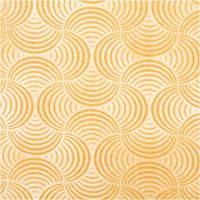 94957-Baumwollstoff-Popeline-Stoff-Bogen-Serie-Vintage-Washed-Beige-1-40m-Breite-IMG-5654.jpg Baumwollpopeline mit ineinandergreifenden Bogenlinien-Kreisen auf cremefarbenem Vintage-Washed-Untergrund – warme Honig- und Goldtöne, grafisch und leicht. Breite: 1,40 m. Ideal für Näh- und Quiltprojekte - Nahaufnahme