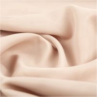 94996-Gardinenstoff-Soft-Voile-transparent-uni-beige-mit-Bleiband-320cm-Breite-IMG-6019.jpg Gardinenstoff Soft Voile in zartem Beige – uni, transparent und weich fallend, als Rolle aufgewickelt präsentiert. Mit Bleiband. Höhe: 320 cm. Ideal für luftige, elegante Fensterdekoration - stilvoll drapiert