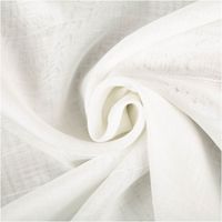 Gardinenstoff Stores mit feiner, eingewebter Streifenstruktur in Ecru – halbtransparent, leicht fallend und als Rolle aufgewickelt präsentiert. Mit Bleiband. Höhe: 300 cm. Ideal für elegante Fensterdekoration - kunstvoll eingedreht in Falten