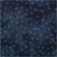 95016-Baumwollstoff-Popeline-Stoff-Kreise-Serie-Vintage-Washed-Marineblau-1-40m-Breite-IMG-5714.jpg Baumwollpopeline mit tonigen Kreisringen auf marineblauem Vintage-Washed-Untergrund – tiefes, satt changierendes Blau, weich und leicht. Breite: 1,40 m. Ideal für Näh- und Quiltprojekte - Nahaufnahme