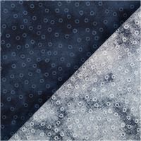95016-Baumwollstoff-Popeline-Stoff-Kreise-Serie-Vintage-Washed-Marineblau-1-40m-Breite-IMG-5717.jpg Baumwollpopeline mit tonigen Kreisringen auf marineblauem Vintage-Washed-Untergrund – tiefes, satt changierendes Blau, weich und leicht. Breite: 1,40 m. Ideal für Näh- und Quiltprojekte - mit Rueckseite