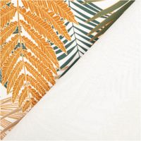 Outdoorstoff mit UPF 50+, wasserabweisend und polsterfähig, mit großflächigen Palmen- und Farnblättern in Ocker, Petrol und Beige auf weißem Grund – tropisch, grafisch und ausdrucksstark. Breite: 1,50 m - mit Rueckseite