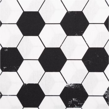 Baumwollwebware von Swafing mit großem, grafischem Fußball-Hexagonmuster in Schwarz-Weiß – bold, sportlich und ausdrucksstark. Breite: 1,47 m. Ideal für Kinder- und Sportprojekte - Nahaufnahme