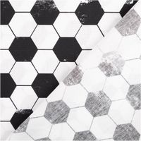 95044-Baumwollstoff-Webware-Fussballmuster-schwarz-weiss-von-Swafing-1-47m-Breite-IMG-5906.jpg Baumwollwebware von Swafing mit großem, grafischem Fußball-Hexagonmuster in Schwarz-Weiß – bold, sportlich und ausdrucksstark. Breite: 1,47 m. Ideal für Kinder- und Sportprojekte - mit Rueckseite