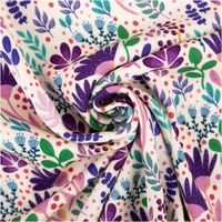 Viskose-Webware „In Full Bloom" by Emjo-Design von Swafing, 1,50 m breit, in Natur mit botanischem Allover-Muster aus Blüten, Blättern und Beeren in Lila, Pink, Grün und Blau – fröhlich und feminin - kunstvoll eingedreht in Falten