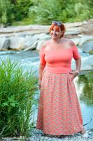 95055-Viskose-Stoff-Webware-Vienna-Coral-by-Bienvenido-Colorido-von-Swafing-koralle-1-50m-Breitevienna-julysstoffraum-ViennaCoral-100426-VanessaFS26-426--3-.jpg Viskose-Webware „Vienna Coral" by Bienvenido Colorido von Swafing, 1,50 m breit, in Koralle mit grafischem Fächerblatt-Muster in Weiß und Türkis – lebhaft, sommerlich und ausdrucksstark - als Sommerrock praesentiert