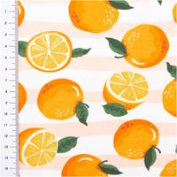 95057-Jersey-Stoff-Baumwolljersey-Melody-Orangen-und-Streifen-orange-von-Swafing-1-50m-Breite-IMG-5459.jpg Baumwolljersey „Melody" von Swafing, 1,50 m breit, in Weiß mit zartem Rosa-Streifengrund und großflächigen Orangen in Orange mit grünen Blättern, ganz und aufgeschnitten – frisch und sommerlich - mit Massband
