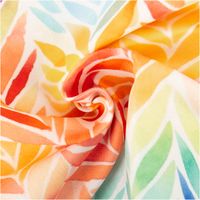 95060-Outdoor-Stoff-Canvas-Aurelia-Blaetter-ZigZag-wollweiss-bunt-wasserabweisend-von-Swafing-1-47m-Breite-IMG-5371.jpg Wasserabweisender Outdoor-Canvas „Aurelia" von Swafing, 1,47 m breit, in Wollweiß mit aquarelliertem Zickzack-Blattmuster in Gelb, Orange, Rot, Mint, Blau und Grün – farbenfroh und wetterfest - kunstvoll eingedreht in Falten