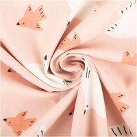95085-Baumwollstoff-Popeline-Stoff-Voegel-rosa-weiss-1-45m-Breite-IMG-6206.jpg Baumwollpopeline mit grafisch-schlichten fliegenden Vögeln in Weiß und Apricot auf zartem Rosé – luftig, minimalistisch und charmant. Breite: 1,45 m. Ideal für Kleider, Blusen und Nähprojekte - kunstvoll eingedreht in Falten
