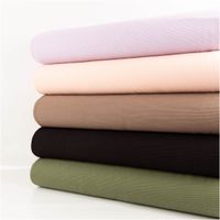 Rippjersey Ottoman in zartem Lachsrosa – uni, mit feiner, horizontal verlaufender Rippenstruktur, elastisch und weich. Breite: 1,50 m. Ideal für Tops, Kleider und Jerseymode - mit weiteren Stoffen praesentiert