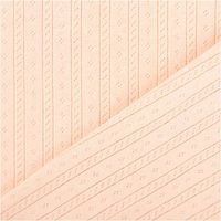 Strickstoff Ajour Pointelle aus Baumwolle in zartem Lachs – mit feinem Lochmuster und vertikalen Streifen, elastisch und weich. Als Rolle aufgewickelt präsentiert. Breite: 145 cm. Ideal für Tops und Sommerprojekte - mit Rueckseite