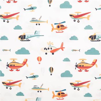 Baumwollpopeline mit bunten Flugzeugen, Helikoptern und Heißluftballons in Gelb, Rot und Türkis zwischen grünen Wolken auf wollweißem Grund – verspielt und abenteuerlustig. Breite: 1,40 m. Ideal für Kinderprojekte - Nahaufnahme