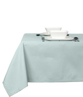 Outdoor Mitteldecke in Blau mit feiner Strukturoptik auf gedecktem Tisch