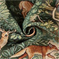 Jacquard-Gobelin mit detailreichem Waldmotiv – stolzer Hirsch und Eule in sattem Grün, Terrakotta und Creme, umrahmt von üppigem Blattwerk. Edel & naturverbunden. Ideal für Kissen & Polster. 140 cm breit - kunstvoll eingedreht in Falten