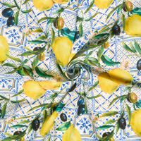 95208-Baumwollstoff-Panama-Vorhangstoff-Zitronen-Oliven-weiss-gelb-blau-1-40m-Breite-01985-050-3.jpg Detailaufnahme des Panama Baumwollstoffs mit mediterranem Zitronen- und Olivendesign