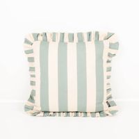 Cushion Sepp 45x45cm beach blue/dove white Cushion Sepp 45x45cm beach blue/dove white, Kissen mit grünen und cremefarbenen Streifen und Rüschen an den Rändern