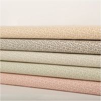 Baumwollstoff Popeline Stoff Allover Blümchen Serie Romantic Garden Schwarz 1,40m Breite Stapel von Baumwollstoffen mit kleinen Blumenmustern in verschiedenen Farbvarianten.