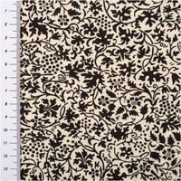 Baumwollstoff Popeline Stoff Allover Blätterranken Serie Romantic Garden Schwarz 1,40m Breite Baumwollstoff mit floralem Muster in Schwarz-Weiss, Detailaufnahme mit Meterstab links sichtbar.
