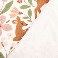 Detailaufnahme eines Stoffes mit Reh- und Blumenmotiv in sanften Farben.