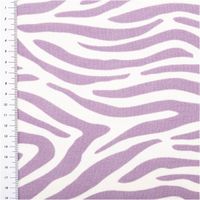 French Terry Krepp Stoff Baumwolle Zebramuster wollweiß lila 155cm Stoff mit lila Zebrastreifenmuster auf weissem Hintergrund, links Meterstab zu sehen.