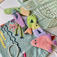 Fertig genähtes Angelspiel aus dem Stoffpanel Fishh mit bunten Stofffischen Fertig genähtes Angelspiel aus dem Stoffpanel Fishh mit bunten Stofffischen