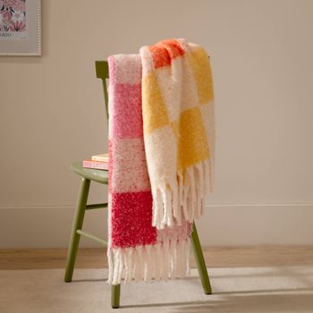 Überwurf Maisie Citrus Blush 1 Überwurf Maisie mit gewebtem Karo in Citrus Blush und Quasten, 130x180cm