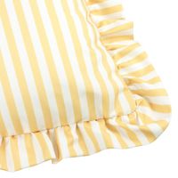 Kissenhülle Millie Ruffle gelb 3 Detailansicht Rüschenkante der Kissenhülle Millie Ruffle