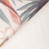 Detailaufnahme einer Blätter- und Blütentextur auf cremefarbenem Stoff, zeigt Vorder- und Rückseite.