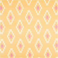 Stoff mit geometrischem Muster in Rosa und Weiss auf gelbem Hintergrund, Gesamtansicht der Wiederholung.