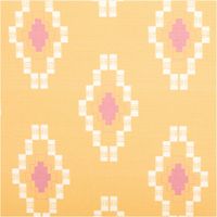 Stoff mit geometrischem Muster in Gelb-Weiß und Rosa, Gesamtansicht der Symmetrie und Farben.