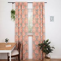 Vorhang Baumwolle Blumenornamente rosa petrol mit Smok-Schlaufenband Vorhänge mit floralem Muster in Orange und Blau, hängend vor einem Fenster, zeigt natürlichen Fall.