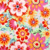 Detailaufnahme eines bunten Blumenmusters auf Stoff in Pink, Gelb, und Rot.