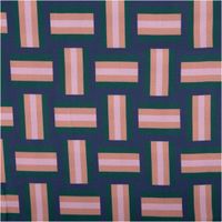 Stoff mit geometrischem Streifenmuster in Rosa, Grün und Beige auf Dunkelblau. Gesamtansicht.