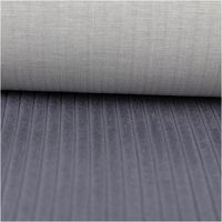 Cord Polsterstoff Möbelstoff Breitcord Baby Rib navy dunkelblau 1,45m breit Detailaufnahme eines grauen Stoffes mit dezentem Streifenmuster und weicher Textur.