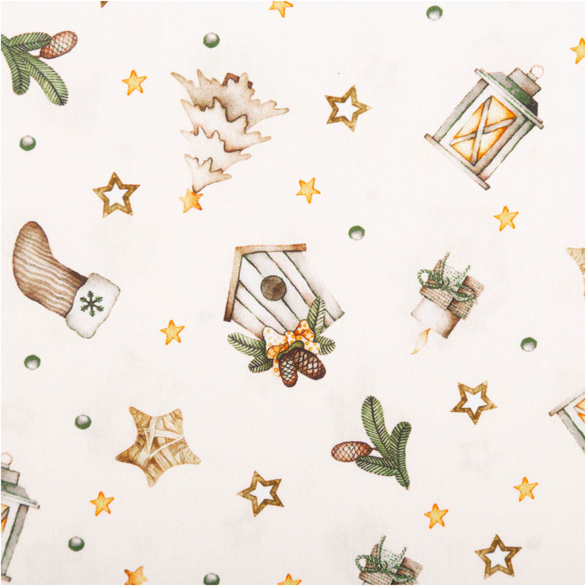 Nahaufnahme des Weihnachtsstoffs in Creme: Vogelhäuschen, Stern, Strumpf und Tannenzweig