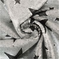 Paillettenstoff Sterne Mesh Tüll silber schwarz 1,25m Breite silberner Paillettenstoff mit Sternenmuster als zur Spirale gedrehte Stoffbahn, Schwarz als Kontrastfarbe