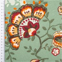Stoffmuster mit floralen Motiven und Lineal auf grünem Hintergrund