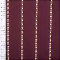Baumwollstoff Dobby Blümchenstreifen bordeaux 1,42m Breite bordeauxfarbener Dobbystoff mit Blumenstreifen und Maßband, Detailansicht des Musters