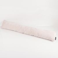 Zugluftstopper in offweiß aus Soft Teddy Stoff auf weißem Hintergrund, länglich und glatt ausgebreitet