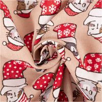 Weihnachtsstoff Baumwollstoff Filous Katzen im Weihnachtsstrumpf altrosa rot 1,40m Breite Baumwollstoff in altrosa mit Katzen und roten Weihnachtsmützen, zur Spirale gelegt, Muster in Nahaufnahme