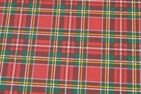Abwaschbarer Tischdeckenstoff mit rot-grünem Tartan-Karo, Nahaufnahme des Dessins.