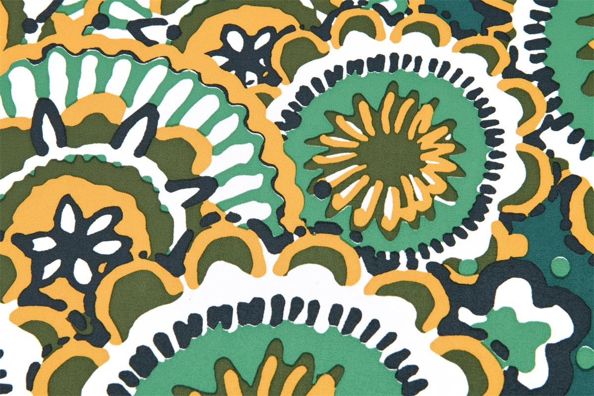 Abwaschbarer Tischdeckenstoff mit Mandalas in Petrol, Senfgelb und Mint, Detailaufnahme der Oberfläche.