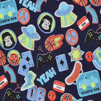 Dunkelblauer French Terry mit bunten Patches wie Gamepad, UFO und Skateboard, flach ausgelegt.