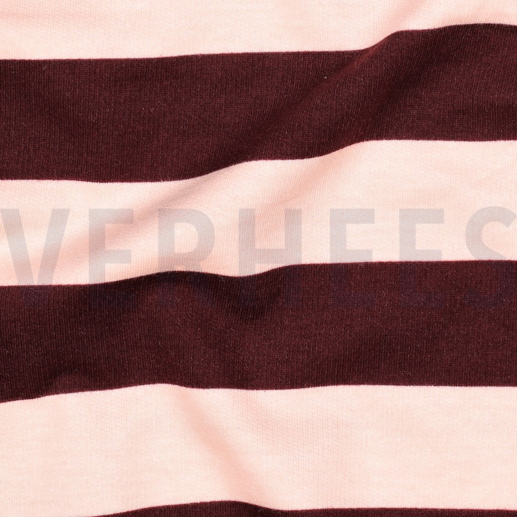 95789-Sommersweat-French-Terry-Streifen-bordeaux-zartrosa-1-48m-Breite-07157-006_1.jpg Nahaufnahme des Sommersweats mit bordeauxroten und zartrosa Blockstreifen.