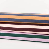 Sommersweat French Terry Streifen jeansblau apricot 1,48m Breite gestapelte Rollen aus French Terry mit breiten Streifen in verschiedenen Farben, frontal aufgenommen