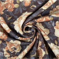 Baumwollstoff Trachtenstoff Classic Rosen dunkelblau gelb feinfädig und seidig glatt 1,40m Breite Detailaufnahme des floralen Stoffmusters in Braun mit geschwungenem Faltenwurf.