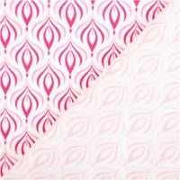 Stoff mit rosa und weissem Federdesign, Rueckseite leicht sichtbar.