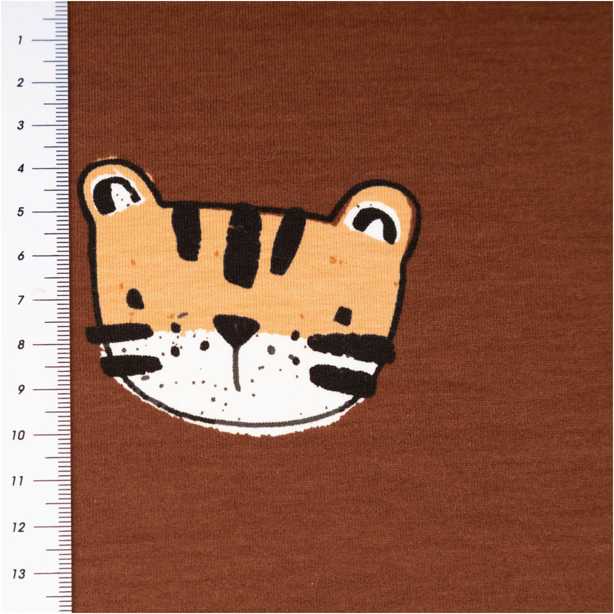 95824-French-Terry-Stoff-Tiger-braun-1-50m-Breite-95824-3.jpg French Terry Stoff Tiger braun mit Maßstab zur Darstellung der Größe des orangefarbenen Tigermotivs.