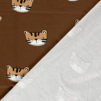French Terry Stoff Tiger braun: Vorderseite und Rückseite im Vergleich French Terry Stoff Tiger braun: Vorderseite und Rückseite im Vergleich
